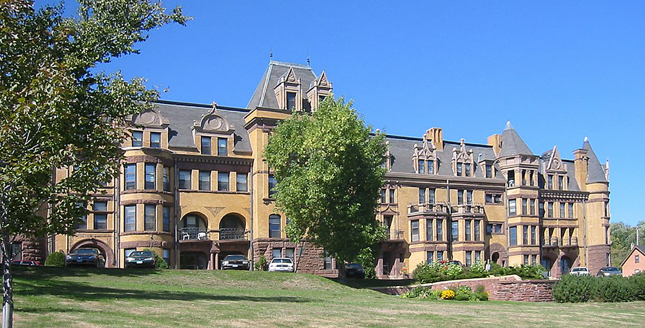 Munger Terrace Apartment